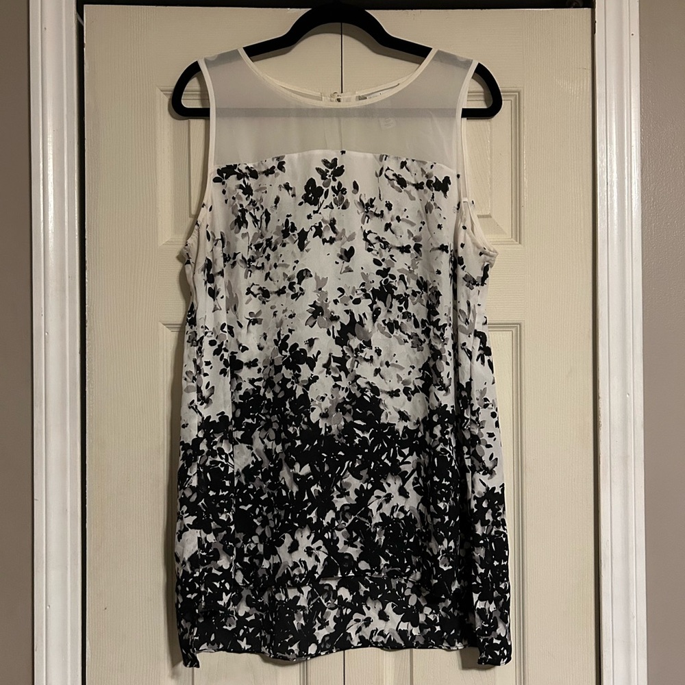 🔥White House Black Market Black and White Floral Blouse
